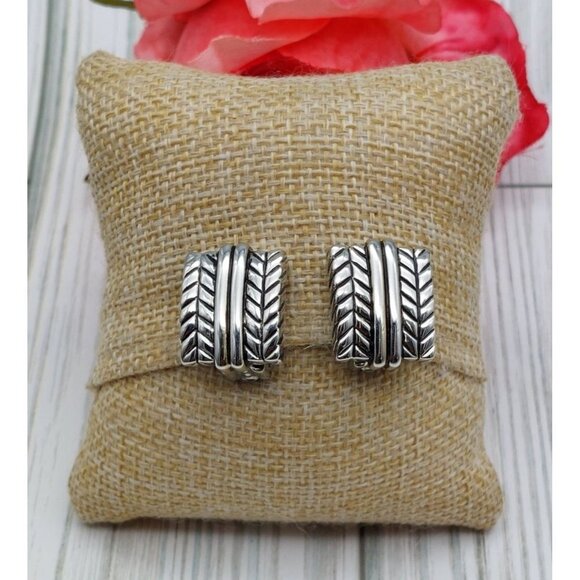 Great Silver Tone Textured Square Clip On Earrings Etched Mirrored CUTE .75" - Picture 3 of 11